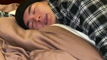 Time for a late-night snack again～