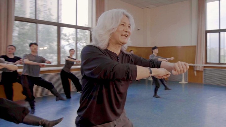 The official version is here! The white-haired professor who is popular on the Internet, his dance c