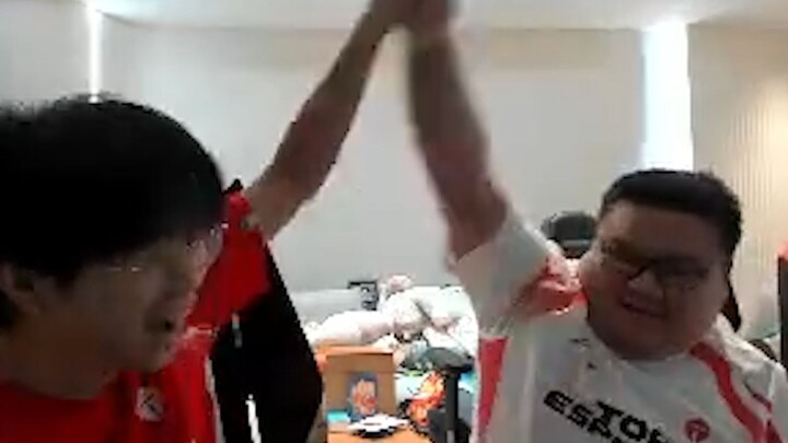 TES fans watching TES matches, relatable! [Da Huang Commentary 45]