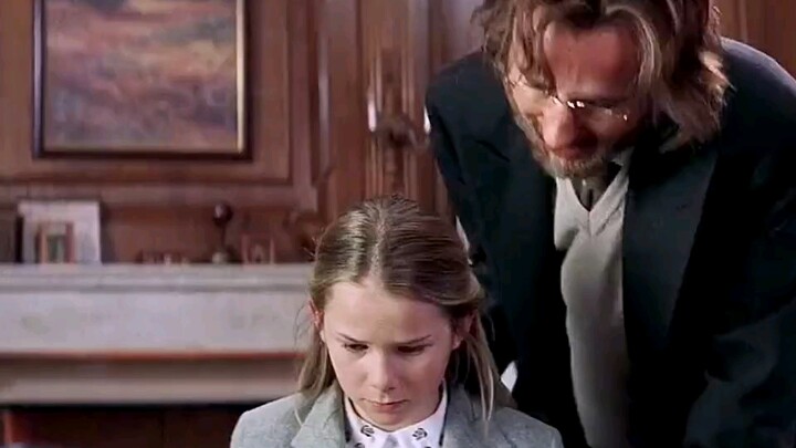 The girl scored 100 points in the exam but was given an injection by her class teacher