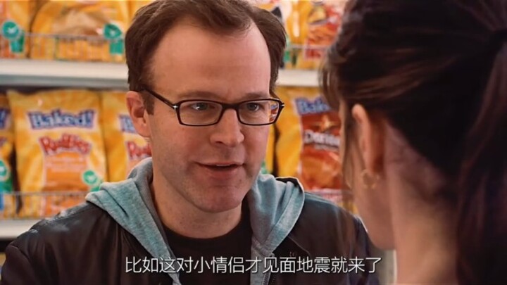 美国总统突然意识到，自己的福特级航母竟然被海啸卷了起来
