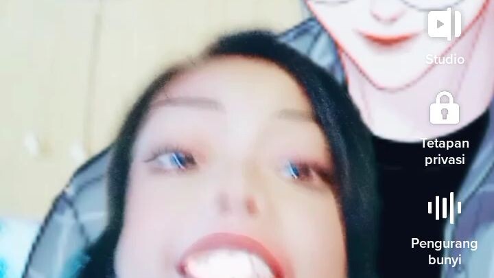 ya Allah dia lagi ustaz tengok ni!