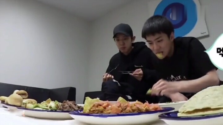 【EXO】อู ซึงฮุนกับสารพัดท่าทางการกิน ดูแล้วน้ำลายสอเลย (หิวแล้ว~)