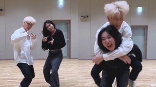 【李泳知的男友力】背人失败版&成功版- Sugar Rush Ride with SOOBIN