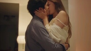 So amazing!! This kiss scene is so tempting!! My heart is beating faster! Extreme temptation!!