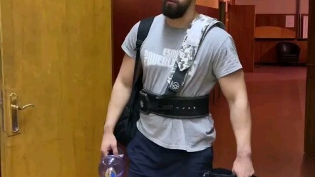 Khi bạn bước vào một phòng gym toàn những người yêu thích đấu tay