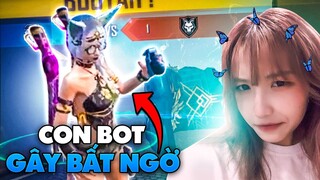 [Free Fire]Giả  BOT Bị Khinh Và Gạ SOLO Bất Ngờ Khi BOT Cầm...|Ngân Kaito