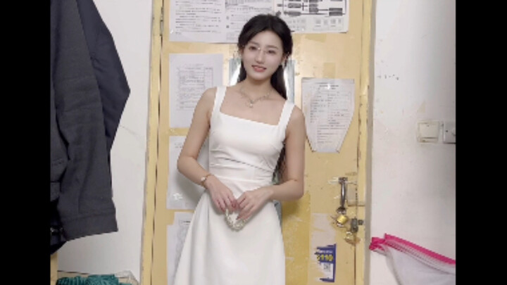 室友说这回真饿了哈哈哈哈哈哈救命