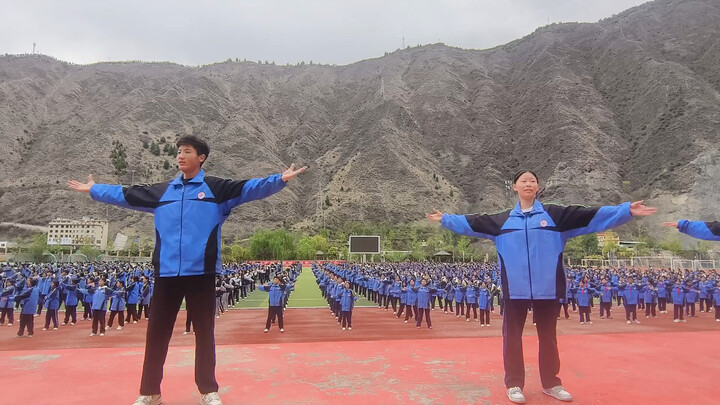This is the right way to do recess exercises! Anyone else feel me? I’ve watched it so many times and