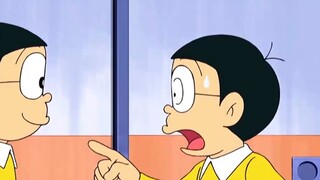 Doraemon: Nobita menggunakan cermin perkalian untuk menyalin mainan dan secara tidak sengaja mencipt