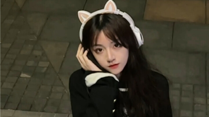 The super-trendy “Golden Jade, Perfect Match” dance…