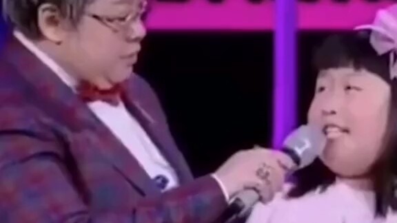 Loạt video “Mở miệng là quỳ”!