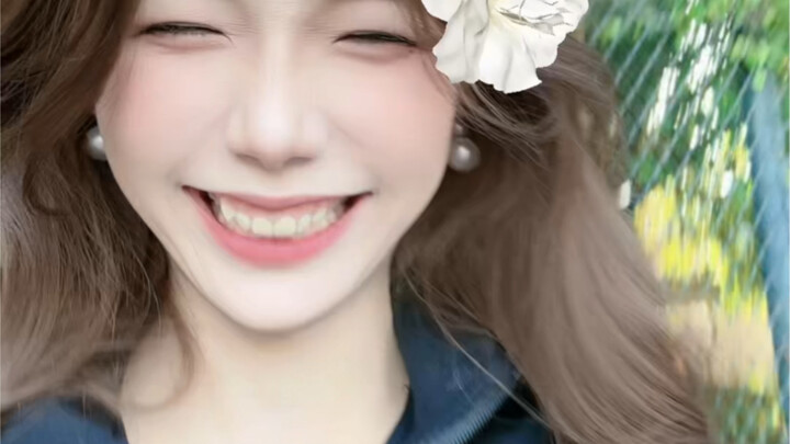 لقطات رياضية مضحكة لطالبة جامعية في حصة التربية البدنية