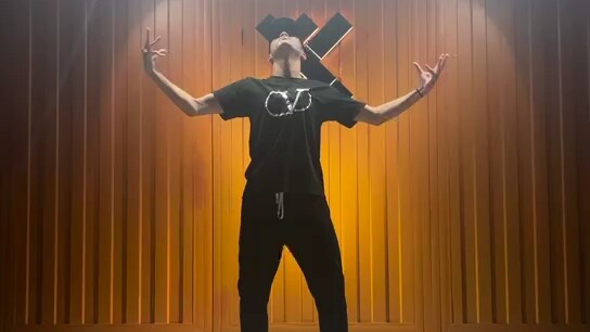 Bagaimana rasanya menggunakan Krump Freestyle untuk lagu Zhang Yixing "Feitian"?