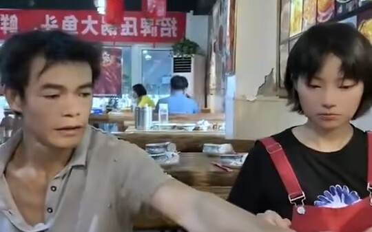 “年龄大了，总是控制不住自己的泪腺”