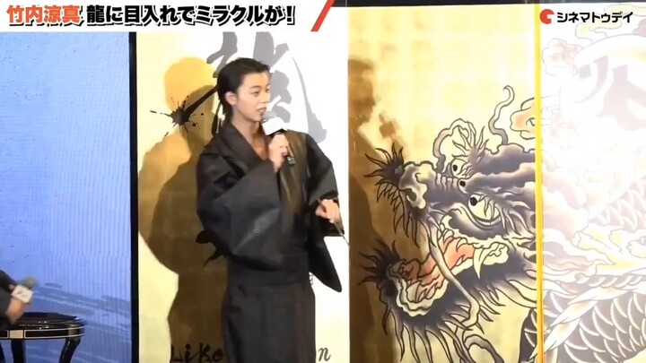 Takeuchi Ryoma, kamu mau bikin aku mati ketawa nih! Mata juling ala naga?
