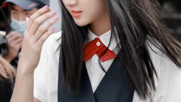 救…第一次看到这么精准的男扮女装演绎｜美甲长裙长发全妆一个都不能少