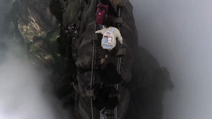 “The ancients truly did not deceive me—climb Mount Huangshan, and there is no mountain under heaven!