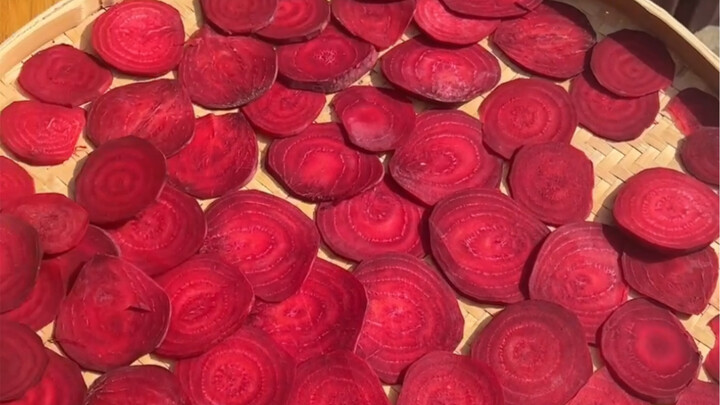 How far will girls go to achieve “lipstick freedom”?!