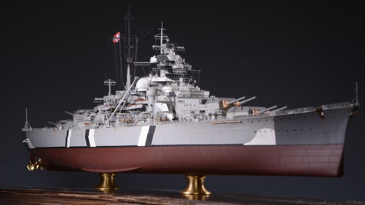 Trumpeter 05358 1/350 Bismarck finished product and process display