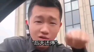 最后花了10块钱给小李点了份拼好饭