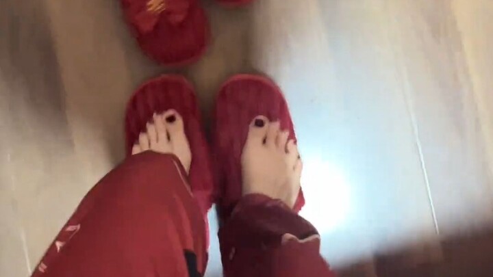 It is said that stepping on your husband’s shoes on the wedding night will transfer morning sickness