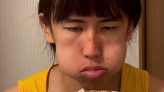 抽象日本米饭仙人，一个荷包蛋嗯造一大盘米饭