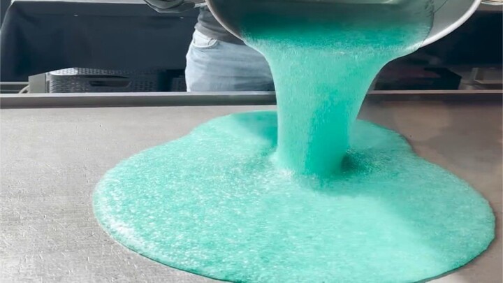 Koleksi kelas atas!? Maukah kamu makan permen dengan warna seperti ini?