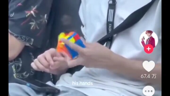 หนุ่มจีนเล่นรูบิคบนรถไฟใต้ดิน ชาวต่างชาติถึงกับอึดอัดไปตามๆ กัน (แปลคอมเมนต์)