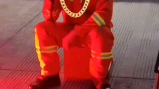 Ketika teman biru membuka lapak pinggir jalan