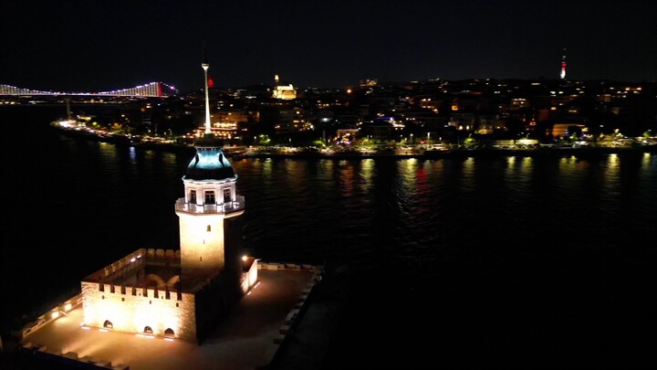 A solitary beacon glowing where the Bosphorus meets the twilight. 🌅🗼🌊