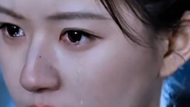 ทางตันของจ้าวลู่ซือ: ค่าปรับผิดสัญญาที่แบกรับไม่ไหว กับเส้นทางสายบันเทิงที่เลิกล้มไม่ได้