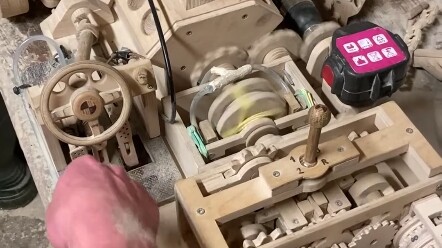 Một thợ mộc thiên tài, anh ấy sẽ tạo ra những tác phẩm kỳ diệu nào đây?