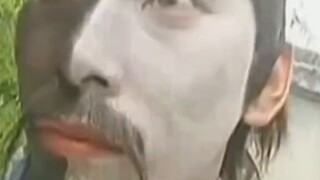 الابن: انتظر، ألم يكن من المفترض أن يُقال إن النمر لا يأكل صغاره؟ 😭😨😱