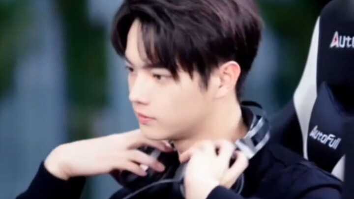 "S̴m̴i̴l̴i̴n̴g̴#