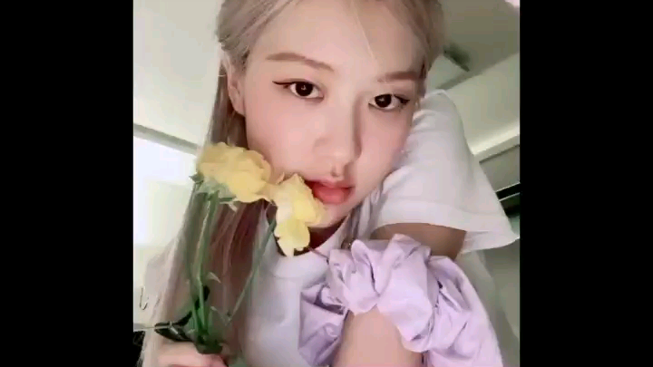 هل تستطيع تساي ينغ أن تتكلم بضع جمل بالصينية؟