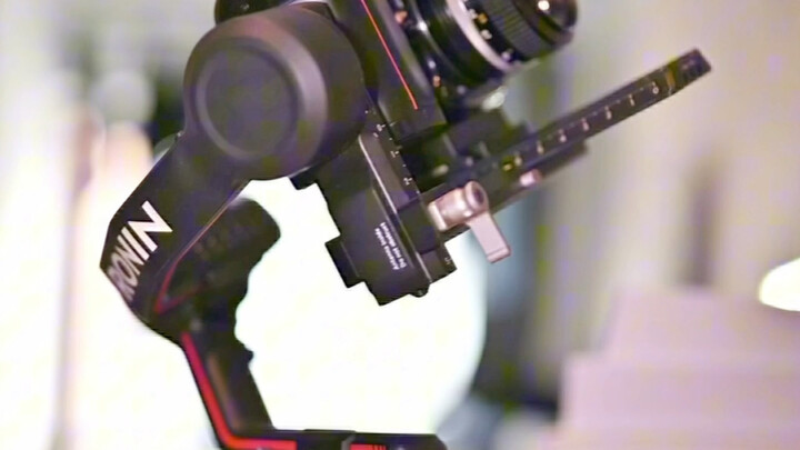 Nikon nhảy đi, baby!