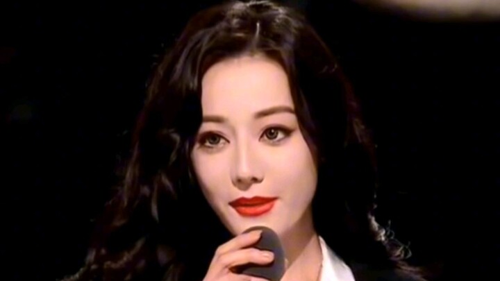 I’ve watched quite a few people give speeches on stage, but her manner of speaking really stands out