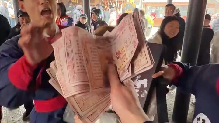 Gengsi ditinggal di Gunung Wansui, sedangkan uang kertas dibawa pulang ke rumah