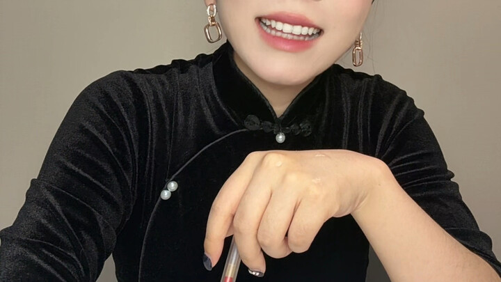 Phản ứng của giáo viên khi đối mặt với tình yêu sớm của các học sinh khác nhau