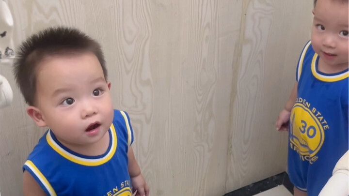 ฉันในอดีตเมื่อหลายปีก่อนคงนึกไม่ถึงว่าวันนี้เราจะสามารถเดินเล่นบนถนนด้วยกันสี่คนได้