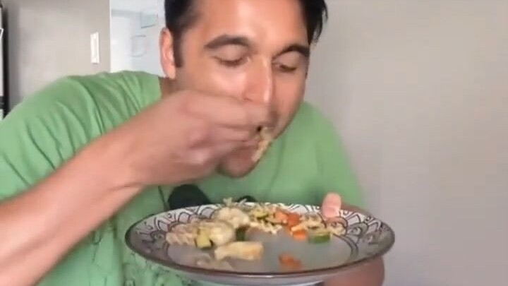 A normal person facing leftover food after they’re full VS you facing leftover food after you’re ful