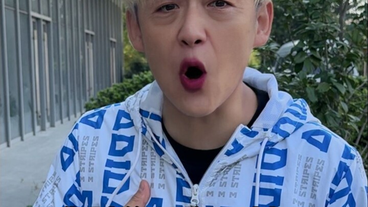 遇到一个卖龙眼橙橙冰茶的大学生