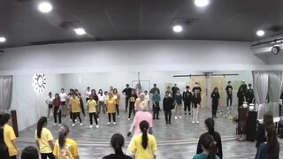 Youth With You 3 punya guru kedua, Liu? Pada tahun 2002, Xiao Guanyou juga menjadi guru tari orang l