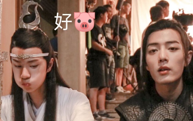 Wang Yibo benar-benar menyebalkan. Mereka berdua benar-benar melompat-lompat di bar sensorik-ku. Kam