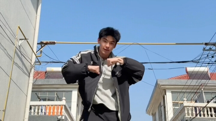 Pria lurus menari Rude bak: