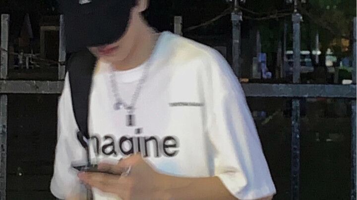 Stop always commenting on other handsome guys—give me a few words too! #Atmosphere #Outfit #OOTD