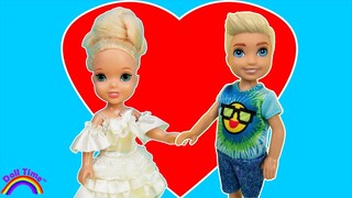 First Crush! Elsa has a HUGE CRUSH at School! DollTimeHD