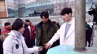 Goblin: Threesome! There must be a light bulb! Don't look at it, I'm talking about you! Gong Yoo = l