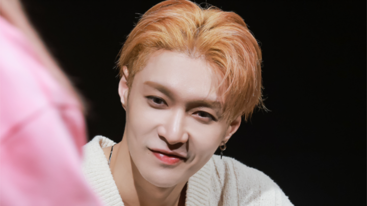 Bro, kamu benar-benar ganteng—udah ketagihan nonton penampilanmu di panggung sampai berhari-hari!